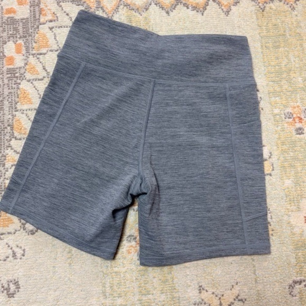 NWT American Eagle Outfitters Light Gray Pocket Bike Shorts - Picture 2 of 6